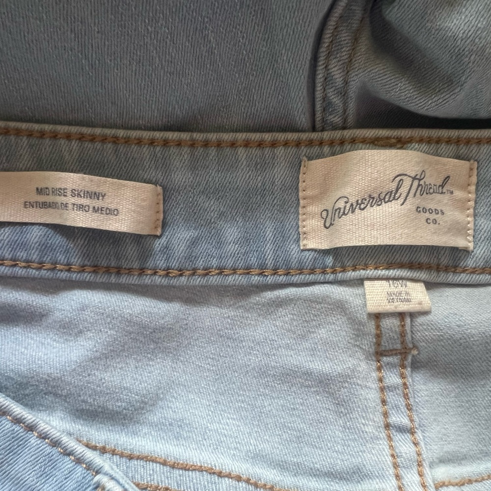 Universal Thread Women's High Rise Jeans - Light Blue - Picture 8 of 10